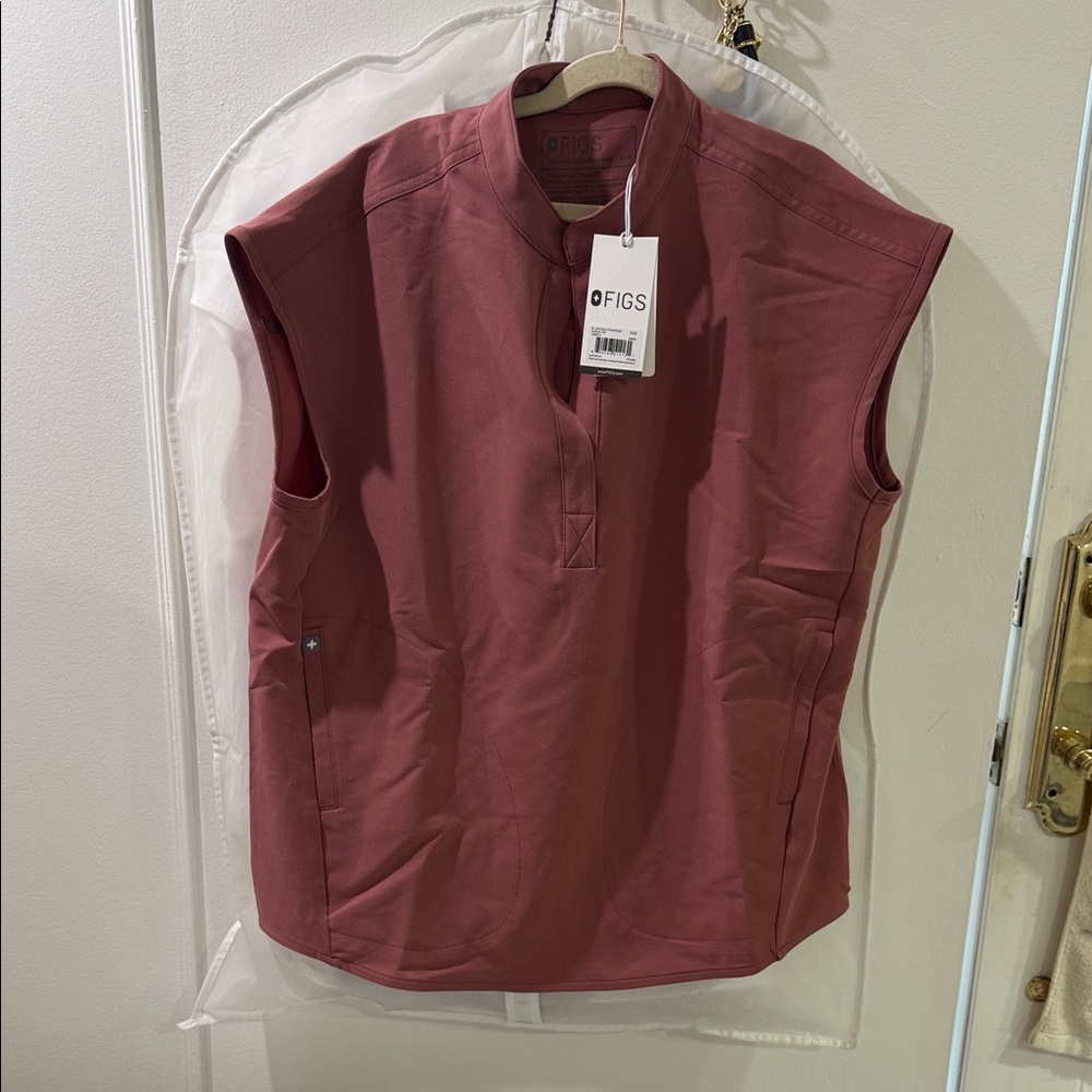 FIGS Women's Rafaela oversized scrub Top NWT XXS Pink (wine color)